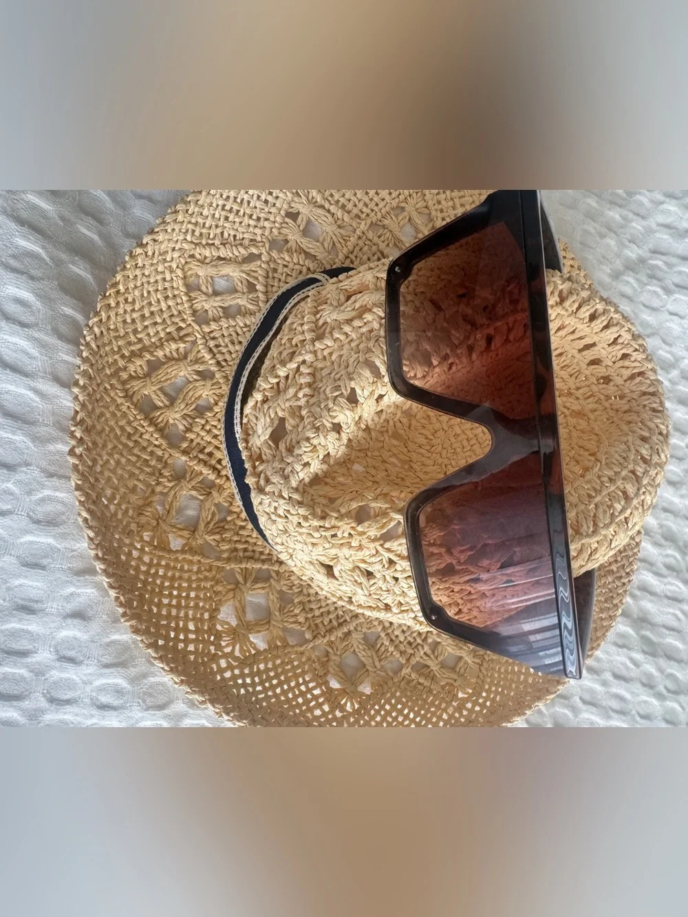 Kurt Geiger Tortoiseshell Shield Sunglasses with Brown Gradient Lenses - Picture 15 of 16
